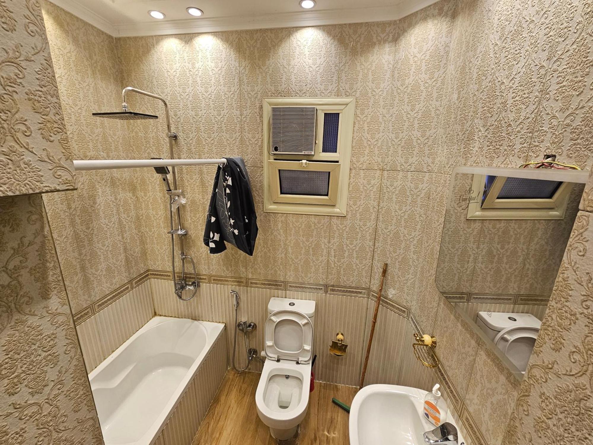 3rd Floor Luxury Apartment-families Only